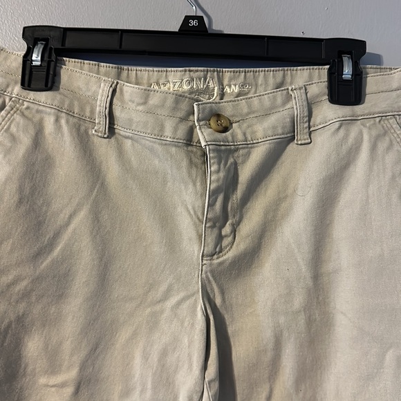 Arizona Jean Co Size 13 Beige Woman's Casual Shorts - Picture 2 of 4